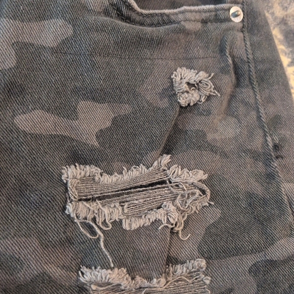 NoBo Camo Jean Shorts Mid Rise Size 3 Distressed - Picture 3 of 4